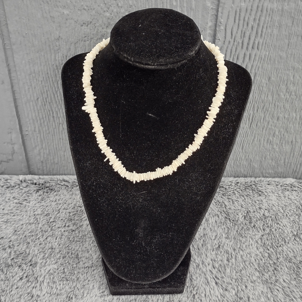 White Puka Shell Beaded Necklace‎